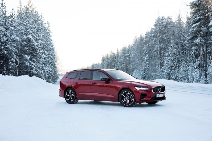  Volvo V60 T8 R-Design 2018 года  (WW) (фото 8 из 19)
